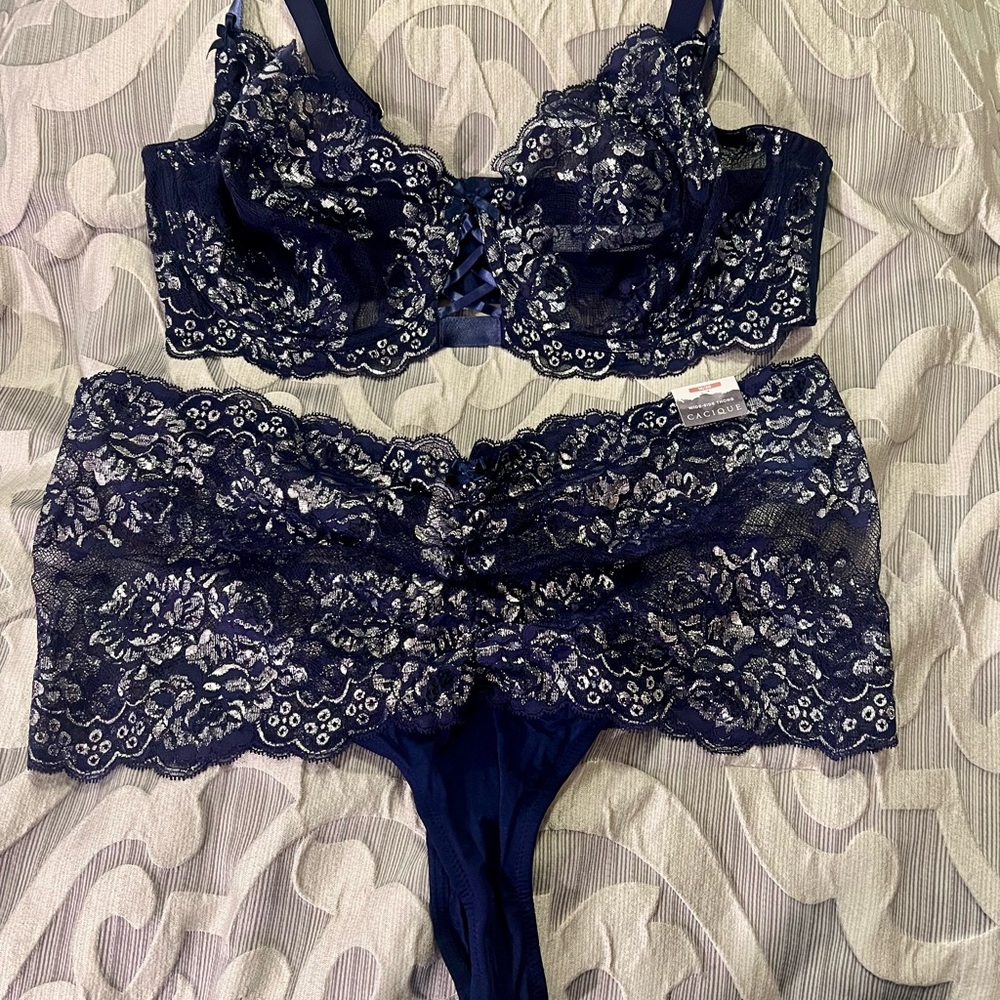 Navy Floral Lace Underwire Bra & Matching Lace Thong Set